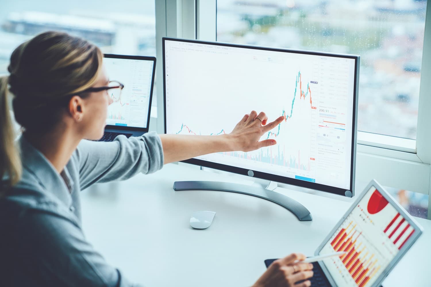 Businesswoman looking at a line chart on a computer screen